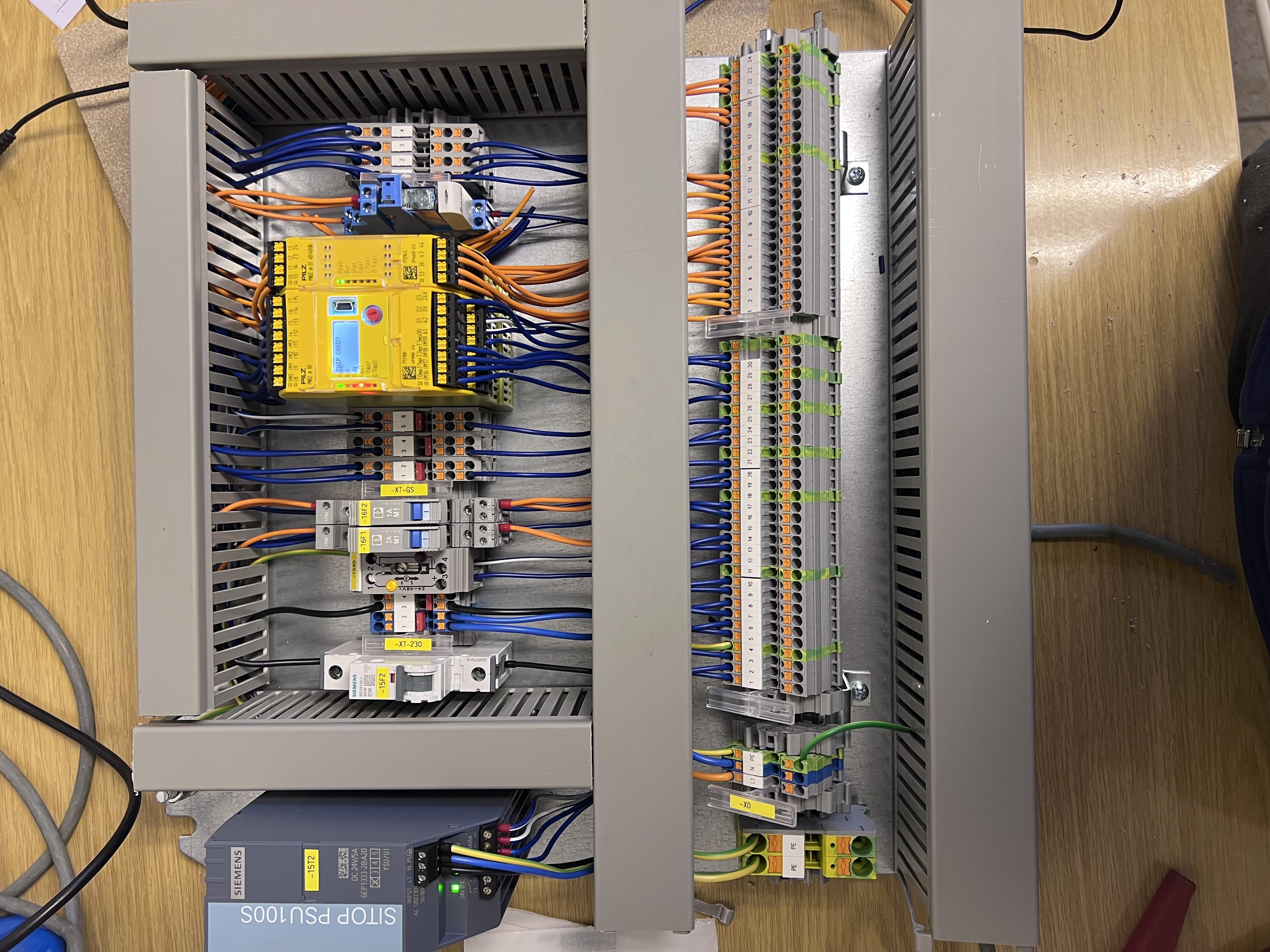 🔌 Schaltschrankbau mit Sicherheitsrelais in Hameln